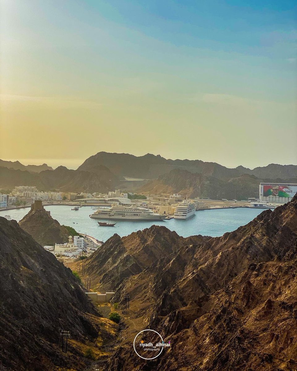 ExperienceOman's tweet photo. For a chance to enjoy the spectacular #sunset views of #Mutrah port and #Riyam park you can follow this hiking trail, starting opposite Riyam park🌅
 
Beginners can go for it too💪
 
📸Insta: riyadh_alhinai

#Oman
#OmanByYou
#ExperienceOman
#BeautyHasAnAddress https://t.co/4toETxbWOE