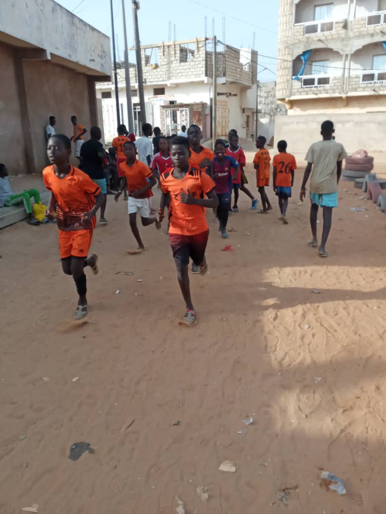 1WorldMarathon's tweet photo. NEWS FROM SENEGAL! 🔊
This past Sunday, the kids in Guediawaye, Dakar were playing ⚽️🙌 ZAF Football School in Parcelles Assainies organized a friendly match against ESPOIR Football School.
😃⚽️💪🏻🏆
#StrongerTogether #OneWorldStrong #OneWorldMarathon #OWS #OWM #OWM2020 https://t.co/OT0sX0Zg9K