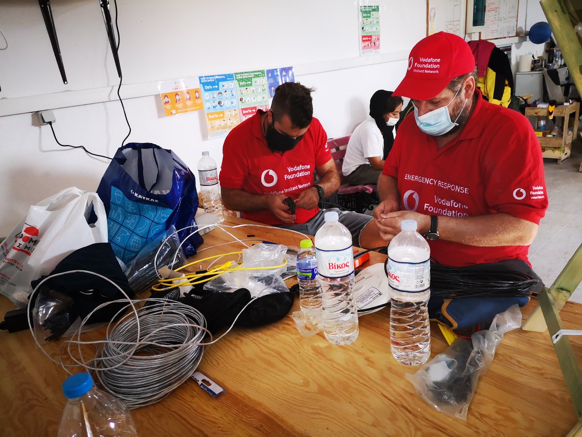 VodafoneGroup's tweet photo. This week #instantnetwork volunteers are helping connect over 850 refugees on Lesvos Island to Wi-Fi - a small part of @VodafoneFdn's response to the refugee crisis in Europe, connecting over 84,000 devices to date. Check out the project here: https://t.co/gQrpIKs07y https://t.co/teQKAJKg2g