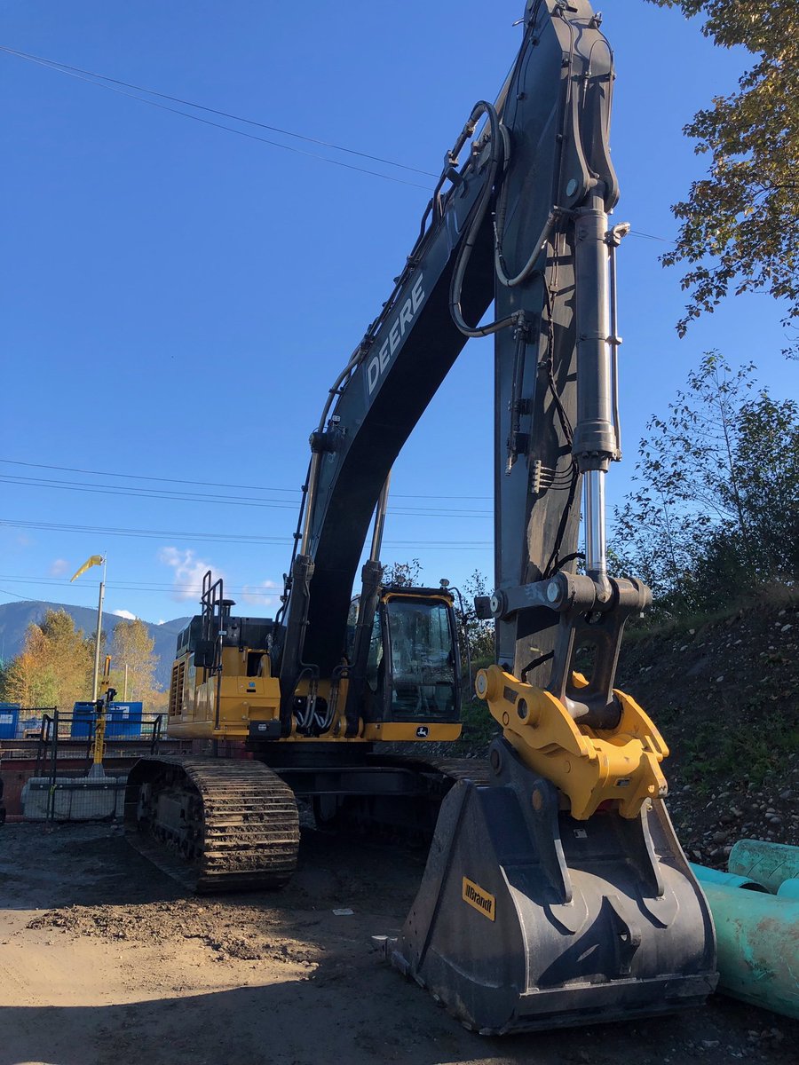Clearway1973's tweet photo. Shiny and new...but not for long! A lot of exciting work in Vancouver. #construction #sewerandwatermain #GreatToBePartOfATeam https://t.co/GAq8Cddm9d