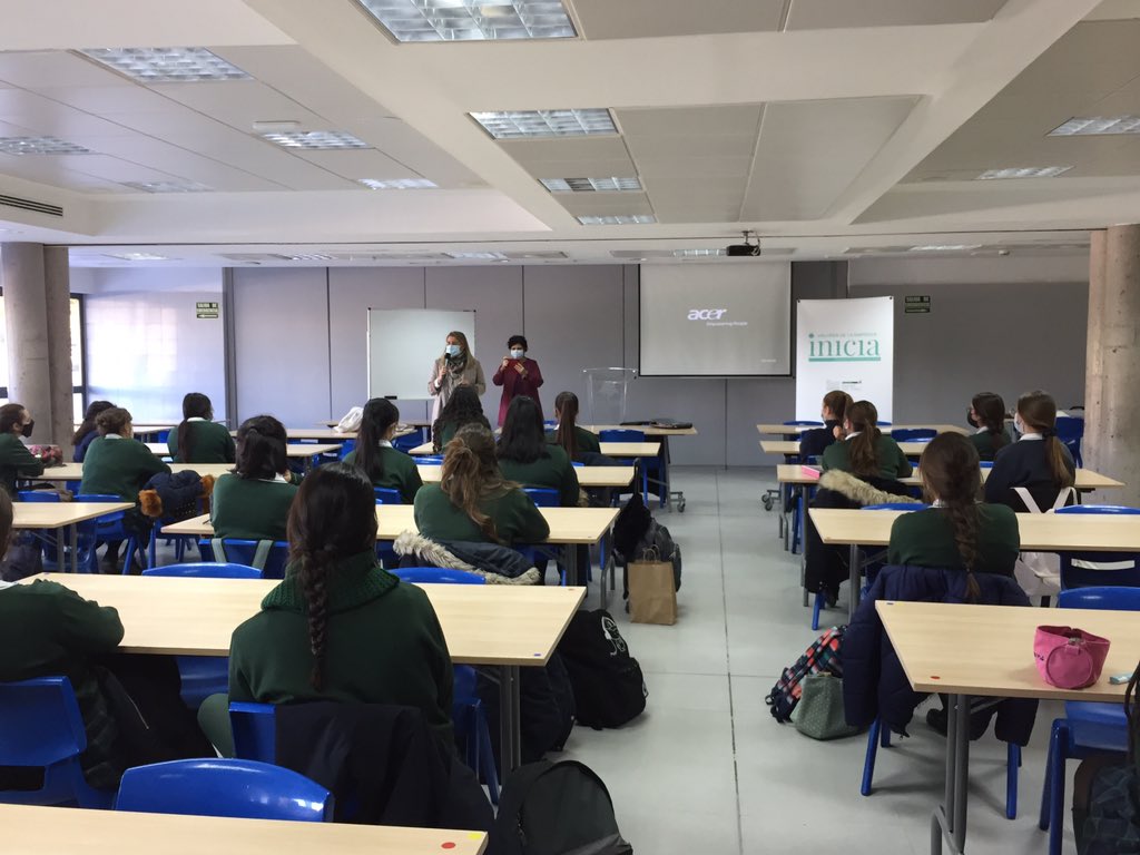 frp_inicia's tweet photo. @InesRdA @gestamp_es   inaugura en @LosTilosColegio el programa inicia debatiendo los ODS con @frdelpino #INICIAVALORES https://t.co/y7FrRR2Srh