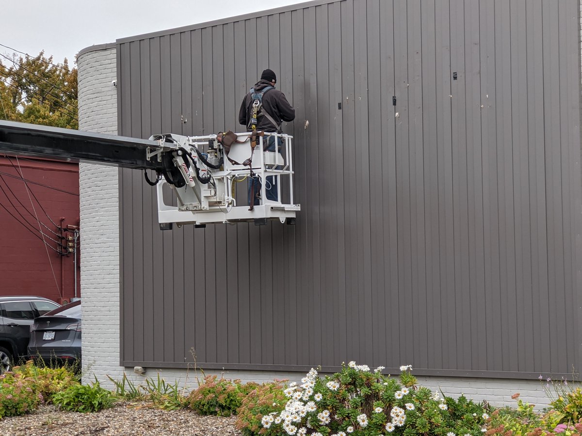 RisingBioscien1's tweet photo. New signage being installed today #RBII #OXITHYME https://t.co/K7ZfBoZPG1