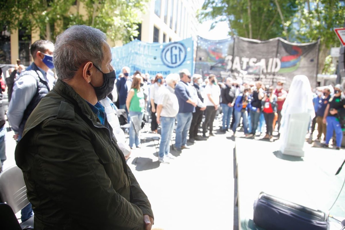 SergioOPalazzo's tweet photo. Colocación del busto de Néstor Kirchner en la CGT a diez años de su desaparición física. https://t.co/98xiYkz6sJ