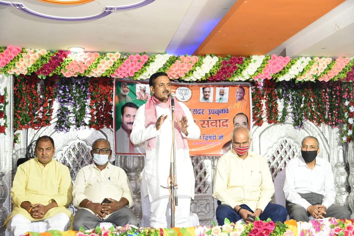 drdwivedisatish's tweet photo. देवरिया सदर विधानसभा के उपचुनाव में भाजपा प्रत्याशी डॉo सत्यप्रकाश मणि त्रिपा��ी जी के समर्थन में आयोजित प्रबुद्धजनों की बैठक को संबोधित कर भारतीय जनता पार्टी को भारी मतों से विजयी बनाने की अपील की। 
@BJP4UP 
@myogiadityanath
@sunilbansalbjp https://t.co/aJP1ynoC9f