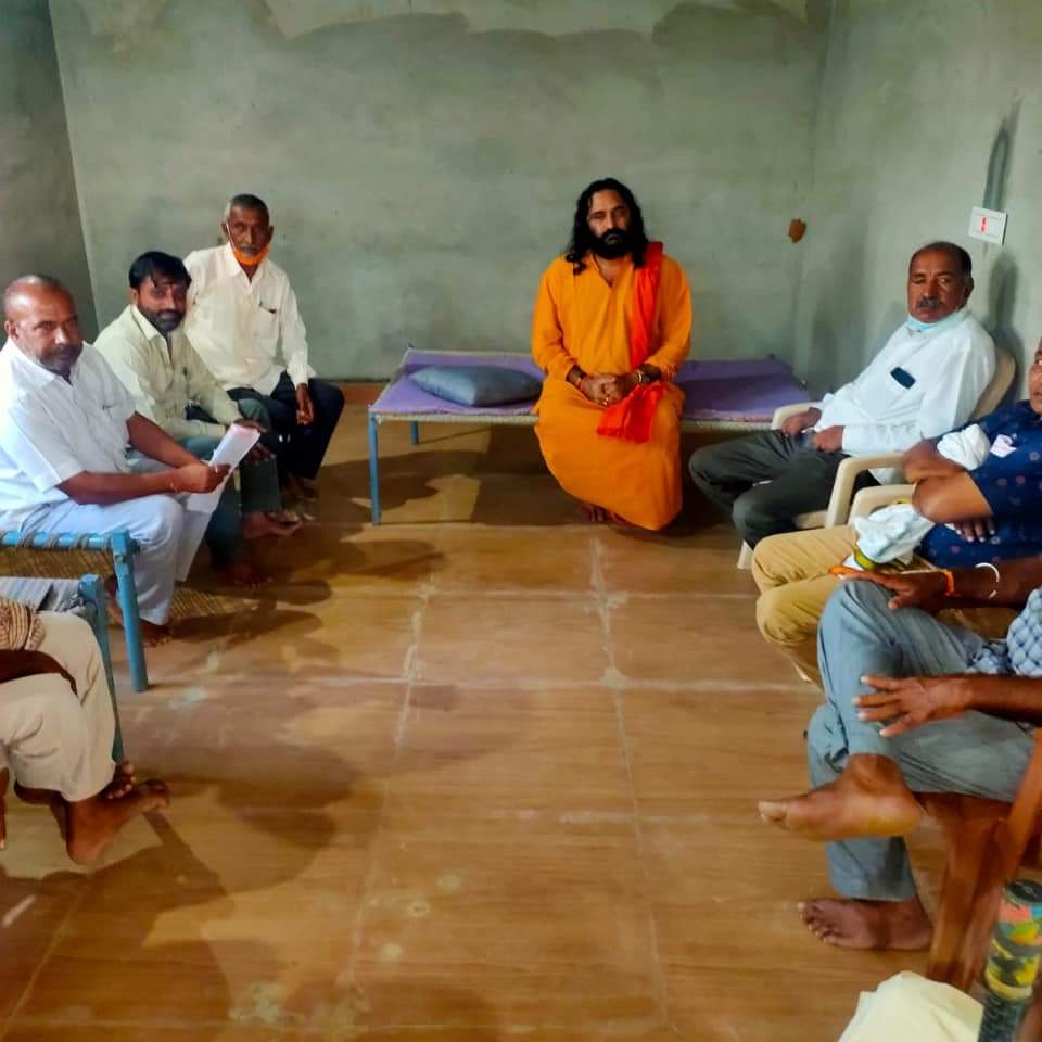 LakhpatBjym's tweet photo. અબડાસા વિધાનસભાની પેટા ચૂંટણી અંતર્ગત પ્રખર વક્તા અને રાષ્ટ્રવાદી વિચારધારાને વરેલા સંતશ્રી @YogiDevnath2 સાથે ગઢવી સમાજના આગેવાનો સાથે બેઠક કરી @BJP4India ના ઉમેદવાર શ્રી @pmjadejamla ને મત આપવા આહ્વાન કર્યું પ્રવાસ દરમિયાન @BJP4Lakhpat ના @versalji દાદા અને આગેવાનો હાજર રહ્યા. https://t.co/jw3KwGCEUC