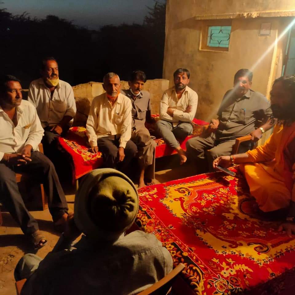 LakhpatBjym's tweet photo. અબડાસા વિધાનસભાની પેટા ચૂંટણી અંતર્ગત પ્રખર વક્તા અને રાષ્ટ્રવાદી વિચારધારાને વરેલા સંતશ્રી @YogiDevnath2 સાથે ગઢવી સમાજના આગેવાનો સાથે બેઠક કરી @BJP4India ના ઉમેદવાર શ્રી @pmjadejamla ને મત આપવા આહ્વાન કર્યું પ્રવાસ દરમિયાન @BJP4Lakhpat ના @versalji દાદા અને આગેવાનો હાજર રહ્યા. https://t.co/jw3KwGCEUC
