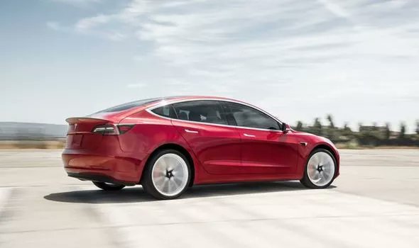 #Tesla Model 3 named the UK’s most popular #electriccar! What’s your dream #EV? ⚡️
express.co.uk/life-style/car…