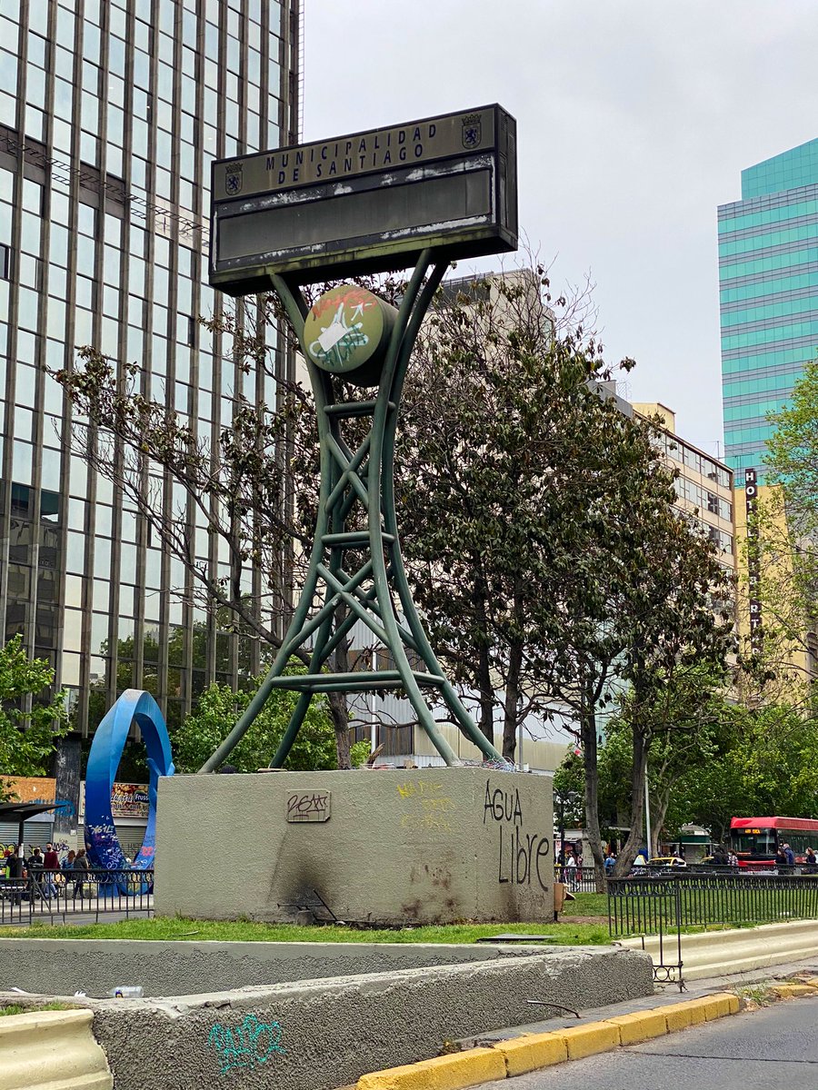 La fealdad absoluta, en pleno centro de Santiago #Chile