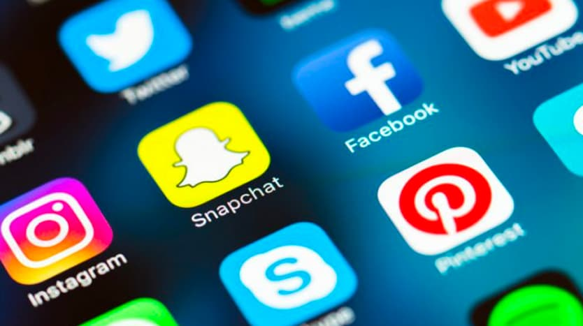 ScienceCQFD's tweet photo. Et demain, nous irons arpenter les réseaux sociaux : comment est vulgarisée la science en ligne ? Faut-il s'en méfier ? Ce sera à 16h sur @franceculture ! https://t.co/7M9I7M6q2O