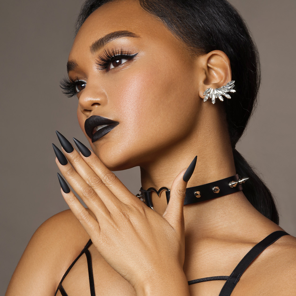 MEOW ๐บ , Itโs National Cat Day. What type of kitty are you: Fierce, fearless or cute & cuddly? This KISS Babe is ๏ธ๐ฅ with her Limited Edition Halloween nails, in โBonfireโ. ๏ธ๐ฅ
#KISSNAILS #nationalcatday #notd #nailstagram #stilettonails #mattenails #pressonnails https://t.co/YeVyQIrDhH