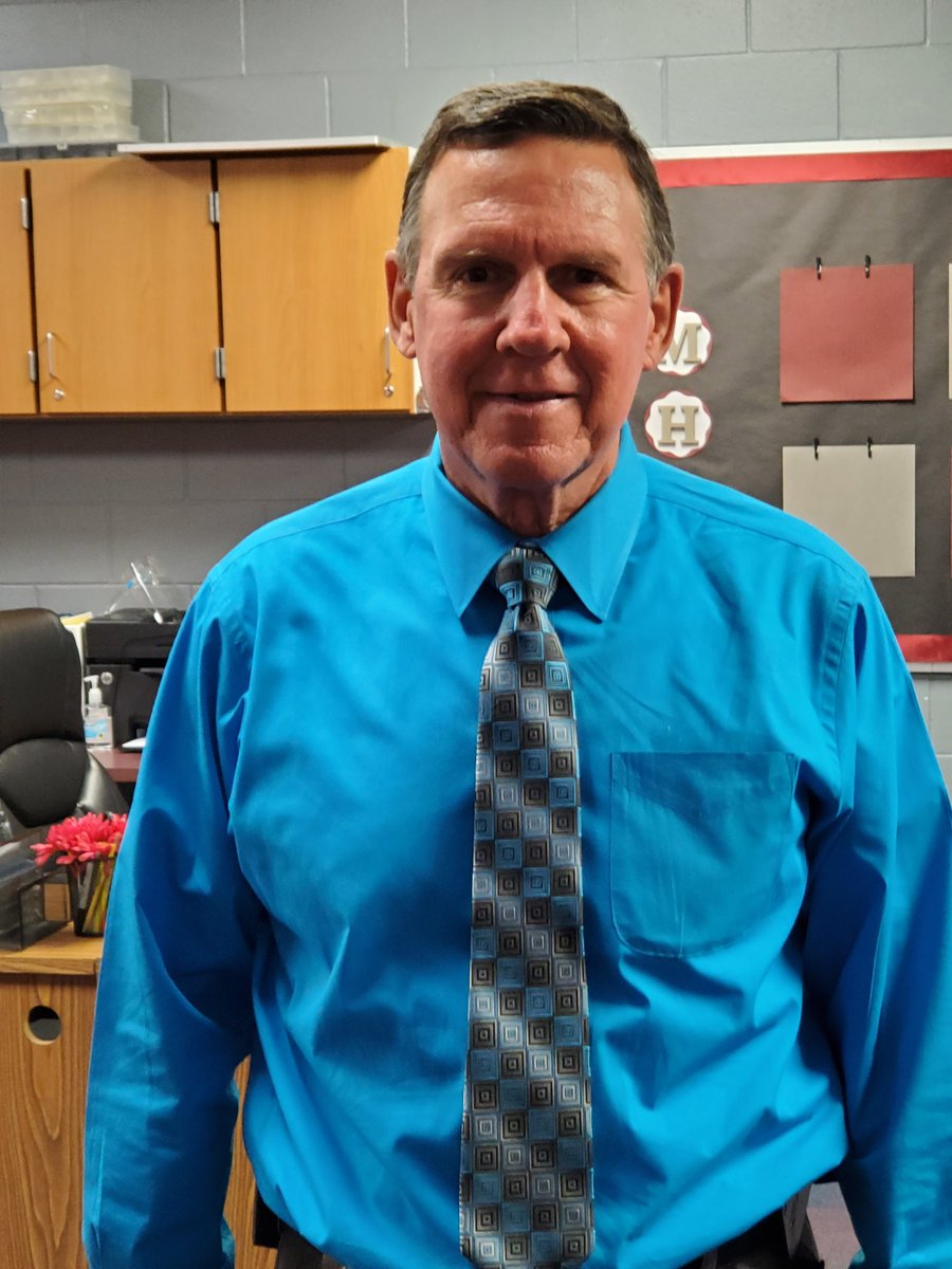 Hey Bulldogs! Welcome Mr. Doehrmann. He is a former AP with the district that will be temporarily filling in for our own Mr. Hibner as a resource for our seniors. Please show him a big, warm Bulldog welcome. #LoveServeCare #ALLINMHS