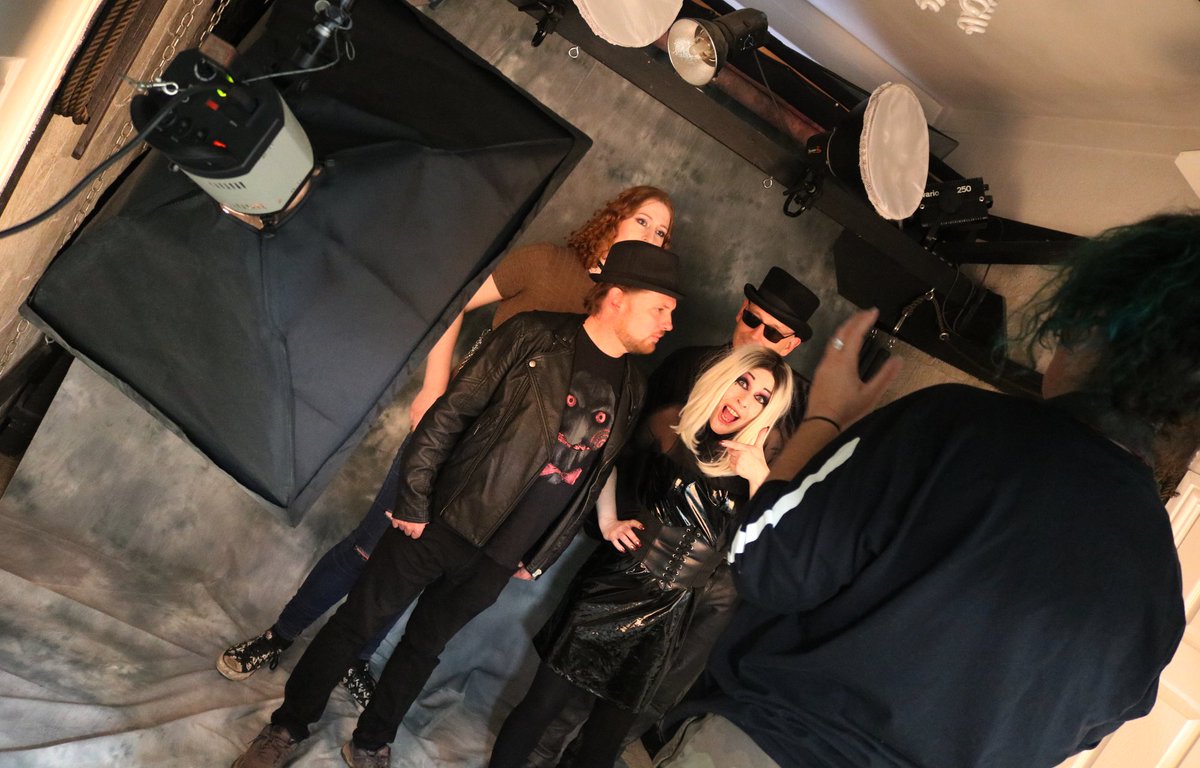 LBDofficial's tweet image. Behind the scenes - a new photoshoot with the amazing Jacqui Dunn! #lesbianbeddeath #femalefronted #bandphotoshoot #NewMusicAlert #newmusiciscoming #TheWitchingHour #newalbum #goth #hardrock #metal