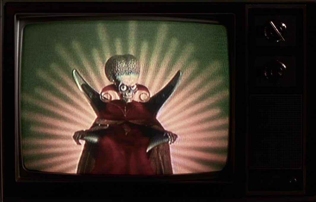 𖤐Televisions in Tim Burton films🕸🕷