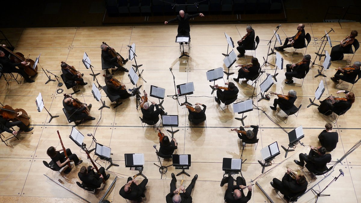 lesartsflo's tweet photo. Journée de tournage et d'enregistrement #symphoniesparisiennes #Haydn @philharmonie pour #WilliamChristie &amp; l'orchestre : c'est dans la boîte !
Enregistrement à paraître @harmoniamundi &amp; film musical @JBPFilm #StayTuned https://t.co/pO40E0SoQi https://t.co/nsJsDHpL7R