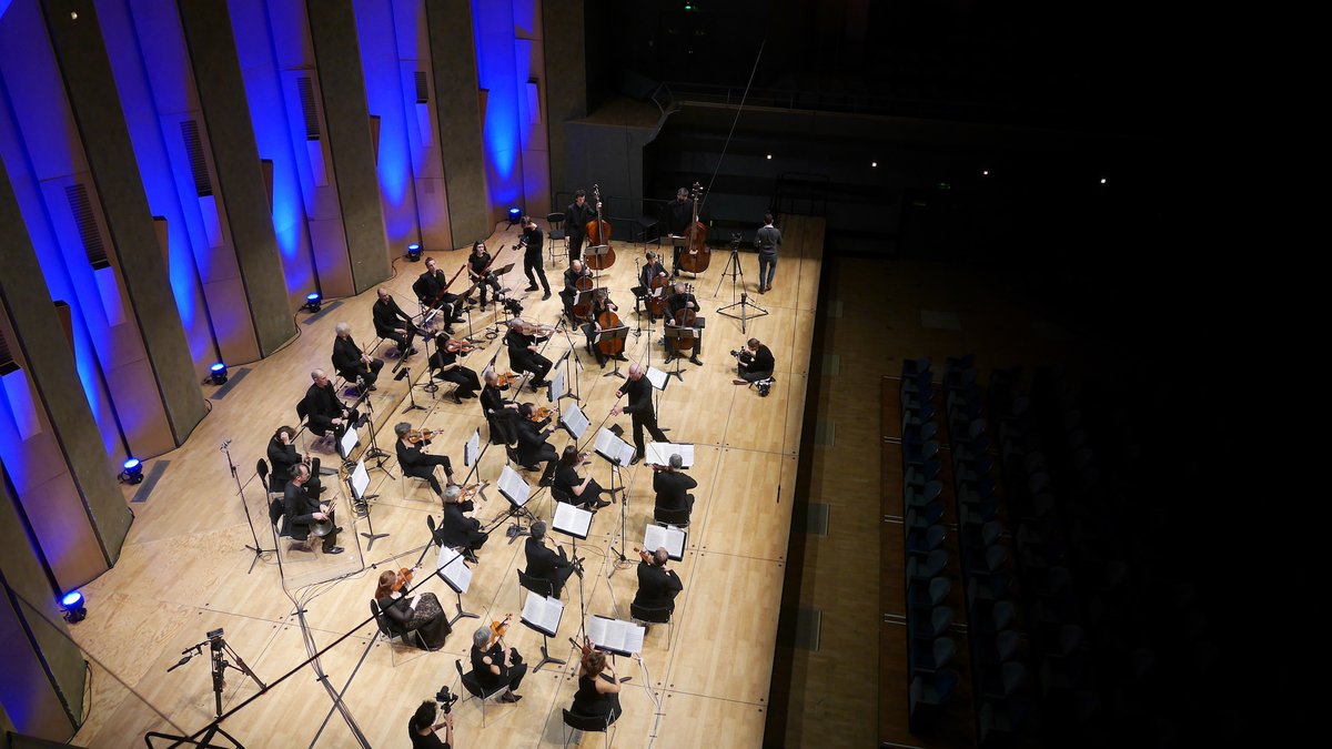 lesartsflo's tweet photo. Journée de tournage et d'enregistrement #symphoniesparisiennes #Haydn @philharmonie pour #WilliamChristie &amp; l'orchestre : c'est dans la boîte !
Enregistrement à paraître @harmoniamundi &amp; film musical @JBPFilm #StayTuned https://t.co/pO40E0SoQi https://t.co/nsJsDHpL7R