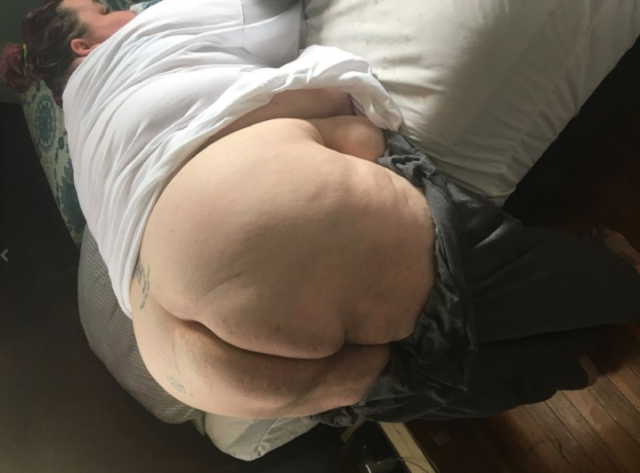 JabbagailTree's tweet photo. @Dnice991 Does your gunt hang low does it wobble to and fro?
Can you rest it on the bed?
While you get plowed by a chomo? https://t.co/wThg9Uremx