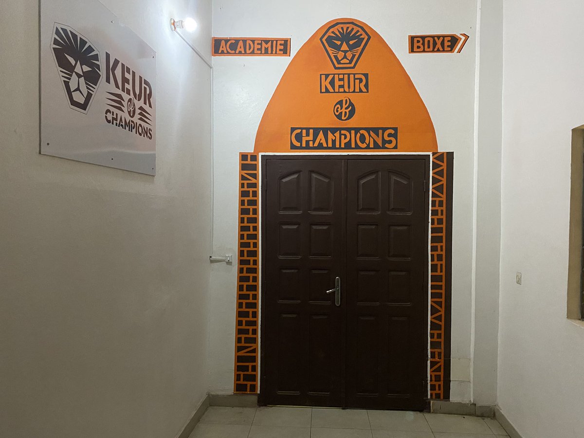 SportEnCommun's tweet photo. Ce matin, nous avons eu la chance de visiter la @KeurofChampions, salle de boxe fondée par Souleymane Mbaye à Dakar au Sénégal et inaugurée en février 2018 🥊

#sportimpact #sportencommun https://t.co/e9RjIqN06I