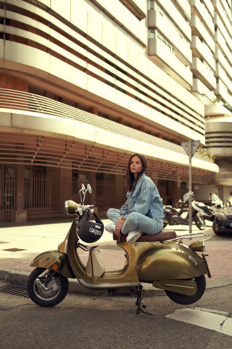 Velcamotor's tweet photo. ¿Has soñado alguna vez con pasear en moto mientras el aire alborota tu pelo?😏

Sí la respuesta es "sí", lo tenemos:

✅ Moto 100% eléctrica.
✅ Con batería recargable.
✅ Inspirada en las motos italianas de los 50.

RT si quieres vivir una experiencia de 3 Metros Sobre el Cielo. https://t.co/KiPZ0LAWYX