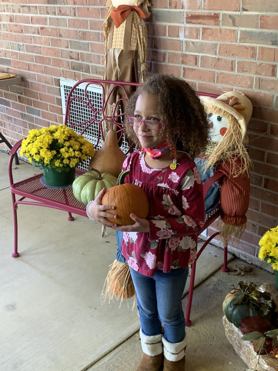amy_haynie's tweet photo. @HalHenard PreK students went on a “field trip” to the Hal Henard Pumpkin Patch today! They can tell you all about what you can do with the seeds! #findingjoyinlearning https://t.co/aKzP2g77G7