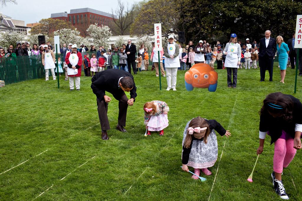 President Barack Obama cheers on a young child during the White House Easter Egg Roll.
April 13, 2009
Pete Souza https://t.co/MH8MMOSUf8