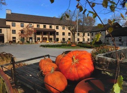 VisitIndiana's tweet photo. After your fall adventure at our amazing @INDNRstateparks, thereβs an "ahhhh" moment waiting for you at the seven State Park Inns! Each Inn is nestled in a scenic setting that will seem like a fall paradise. π
Read More: https://t.co/dOmaNZp7vX
#INFallRoadTrips @INdnrnews https://t.co/IIxuvYLI0p