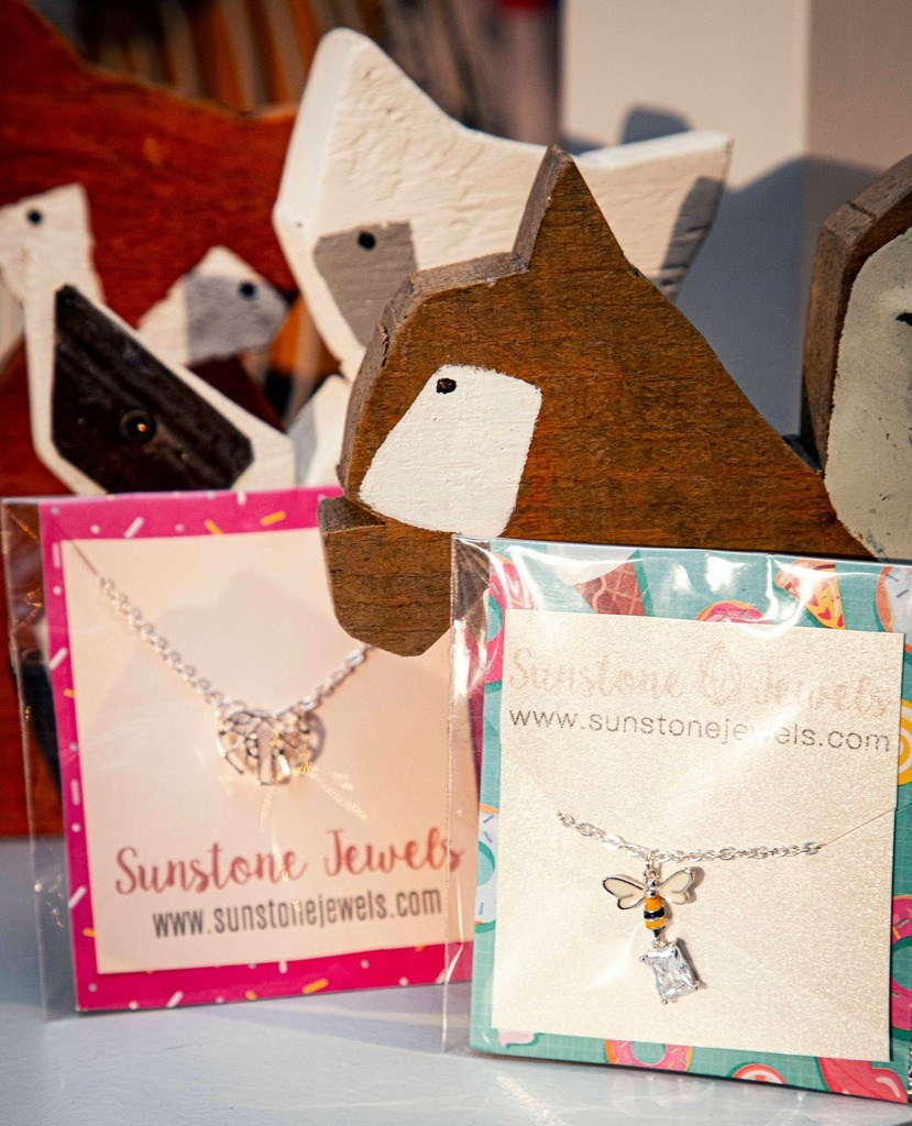 Hey Hammer! 🔨 It's Nest here. We are hanging out on Locke St with our pumpkins and critters. Come on by for some safe shopping and get a head start on your holiday shopping. Like these beauty necklaces by @sunstonejewels and rare reclaimed wood statues by <a href="/cottagebluehome/">The Cottage Blue</a>. 😎
