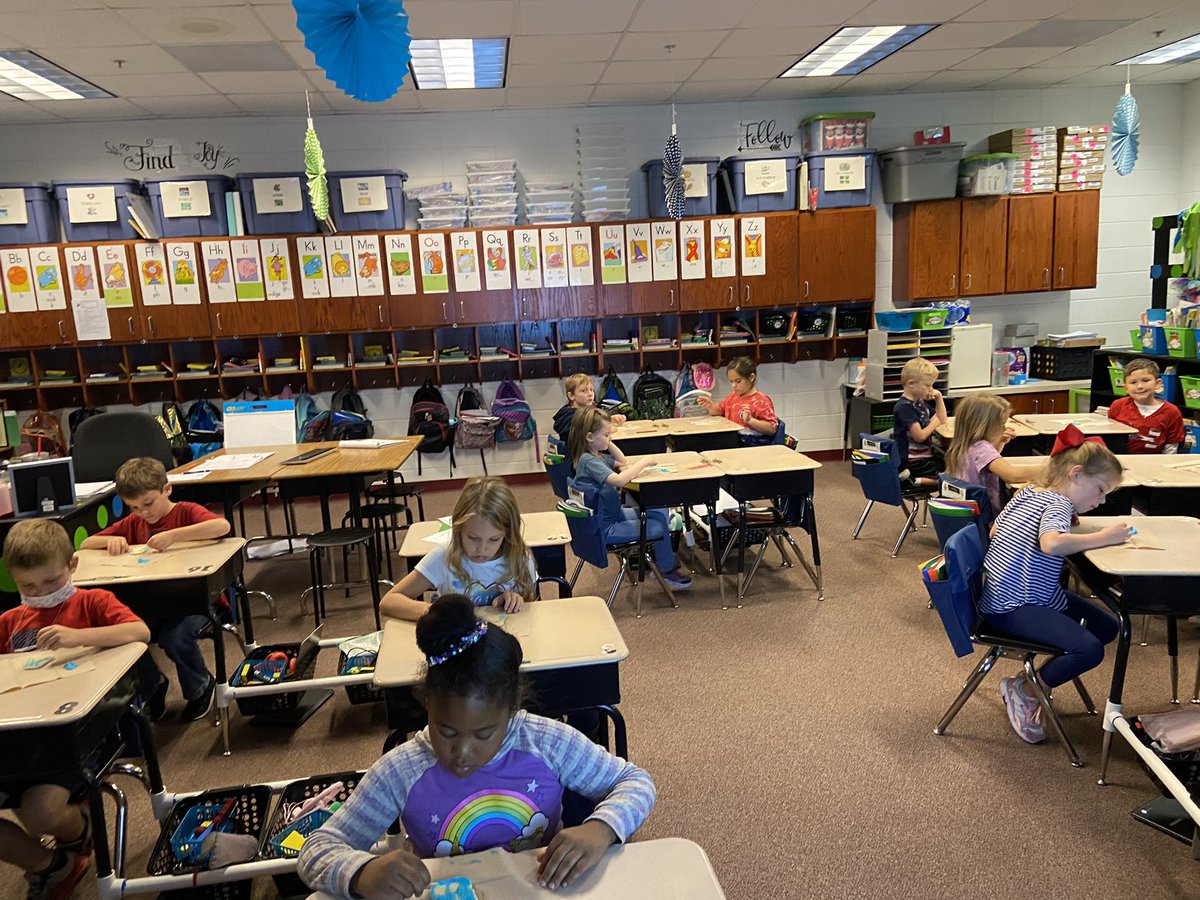 marquitaself's tweet photo. Drawing the Georgia Rivers on cookies! Students love the unit over Georgia Habitats and Rivers!! https://t.co/5wrWGzxYA6