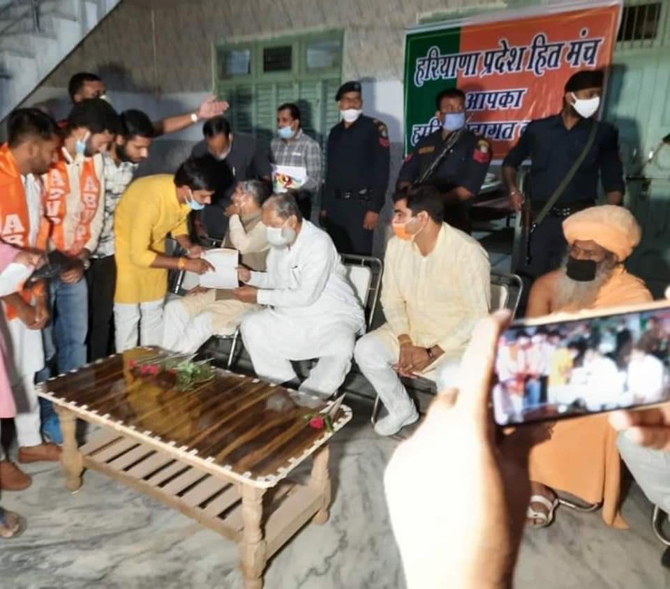 बहन #निकिता तोमर के हत्यारों को तुरंत प्रभाव से सजा मिले इस हेतु ABVP ने प्रदेश सरकार के #गृहमंत्री और #शिक्षामंत्री को #ज्ञापन सौंपा....
<a href="/HaryanaAbvp/">ABVP Haryana</a> <a href="/ABVPVoice/">ABVP</a> @abvpgurugramhr <a href="/chkanwarpal/">Ch. Kanwar Pal</a> <a href="/cmohry/">CMO Haryana</a> 
#justice4Nikita