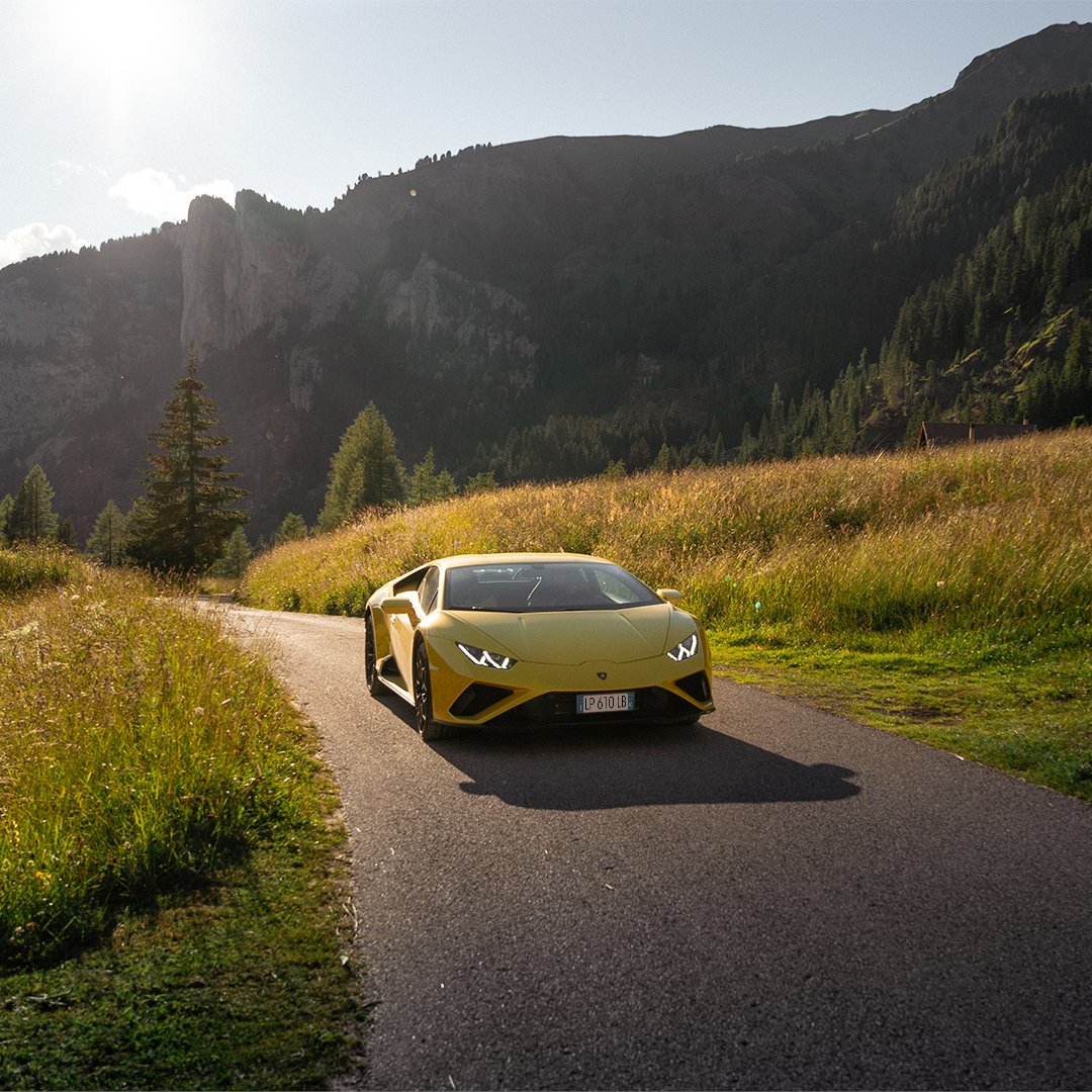 #HuracanEVORWD and the Alpine region of #TrentinoAltoAdige have more than beauty in common. Its landscape is powerful, dynamic and emotion-instilling, much like the character of our #Lamborghini. Captured by @brahmino.

#RewindToRWD #WithItalyForItaly