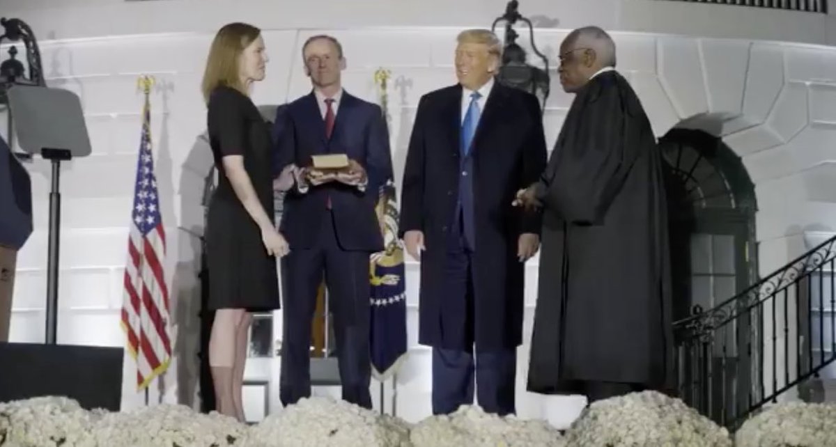 ravdbc's tweet image. Of course it’s not the real swearing in... but the symbolism! Clarence Thomas, the horcrux of Scalia’s soul (minus the opera), administering the faux oath let’s you know ACB couldn’t be further from RBG’s legacy. #ACBconfirmation #SCOTUSGATE
