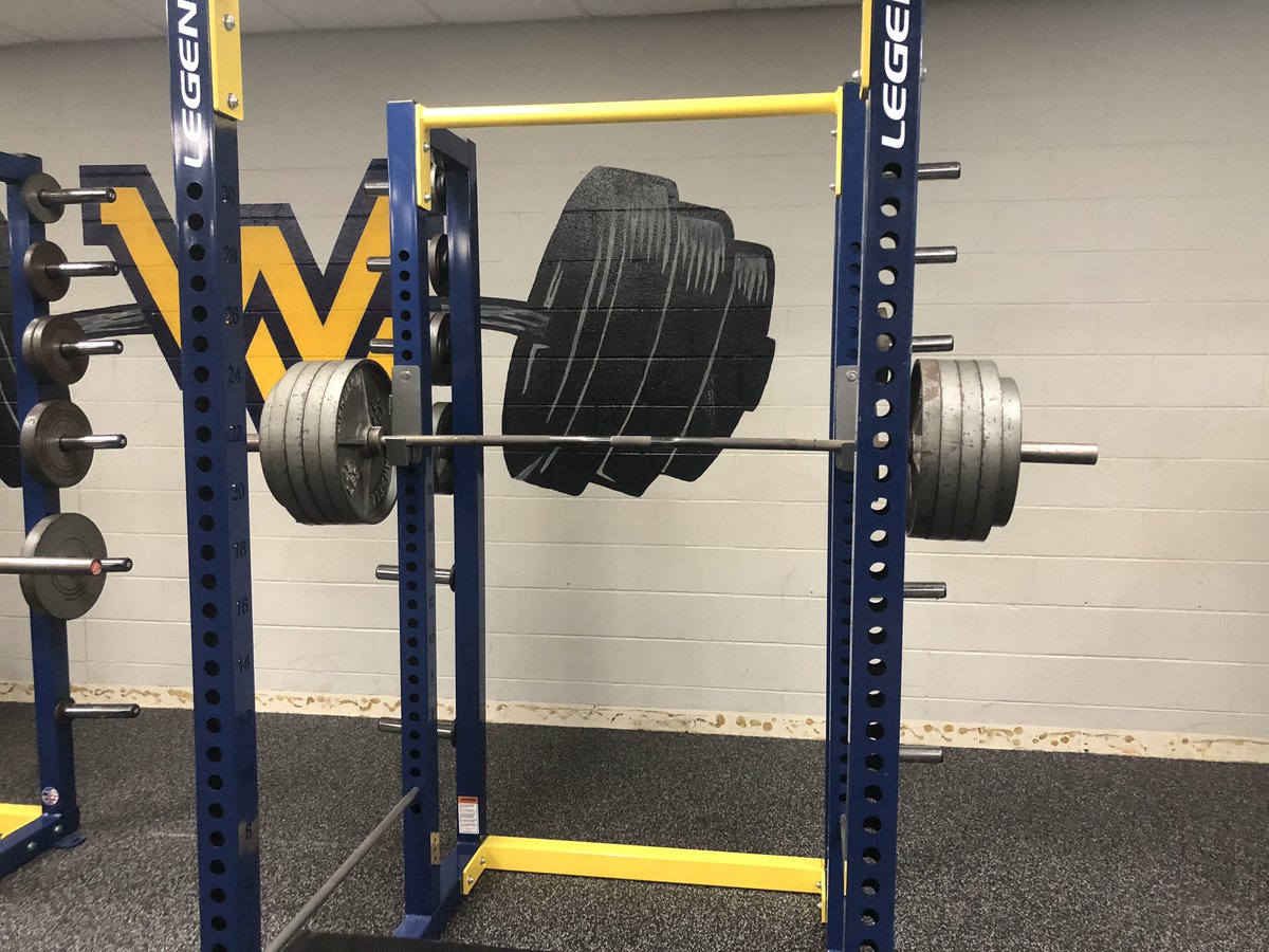 Mathis_Strength's tweet photo. Coaches doing a little knee bending early this morning! Itβs about that time....#PRChasin #Squatober @ashby_brandon @harvey_taylor09 @trey_lillard https://t.co/QgDT74dSlo