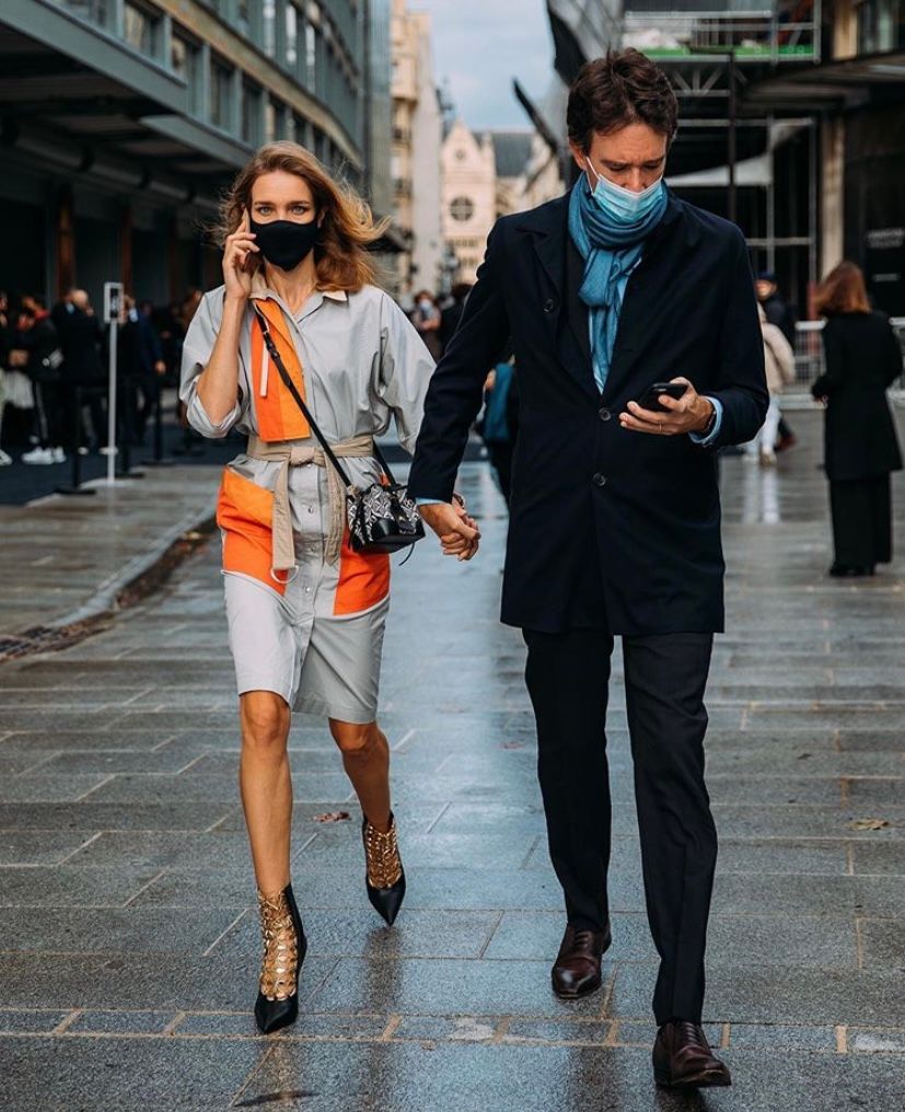 privylabel's tweet photo. The best fashion show can be found on the streets.🚦 Here are our favorite street fashion looks from Paris Fashion Week. Which look are you dying to rock this season? Comment below!👇
•
•
•  
📸 : @VogueRunway 

#privylabel #fashion #designer #fashionweek #streetwear #pfw2020 https://t.co/1IqNDxYG5Q