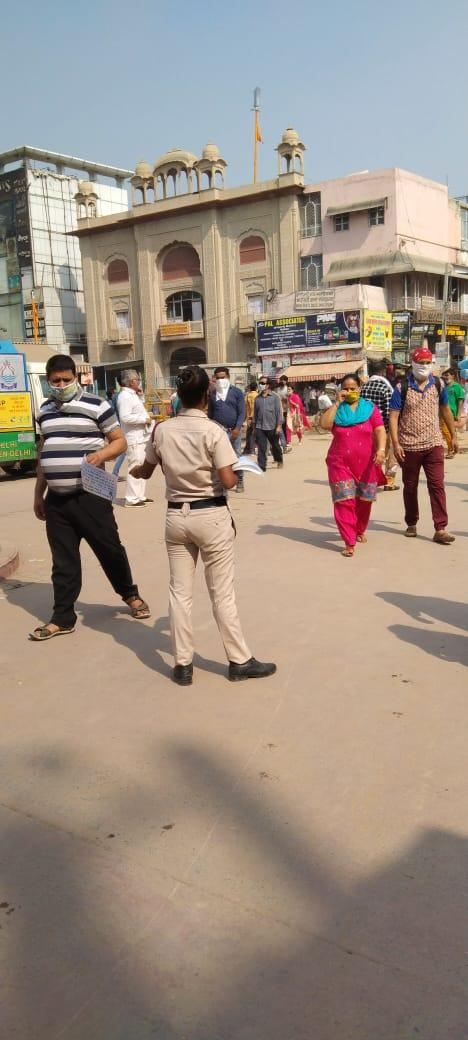 DMCentralDelhi's tweet photo. #covid_19_awareness and #munadi_session by team #DDMA_Central_District at #Chandani_Chowk and surrounding areas
#WearMask
@Dilkhush_ias @brgausingha @HarishM07710561 @SarhanAhmed15 @DCPCentralDelhi @msisodia @MoHFW_INDIA @MIB_India @TOIIndiaNews @htTweets https://t.co/l0u9tu3HsV