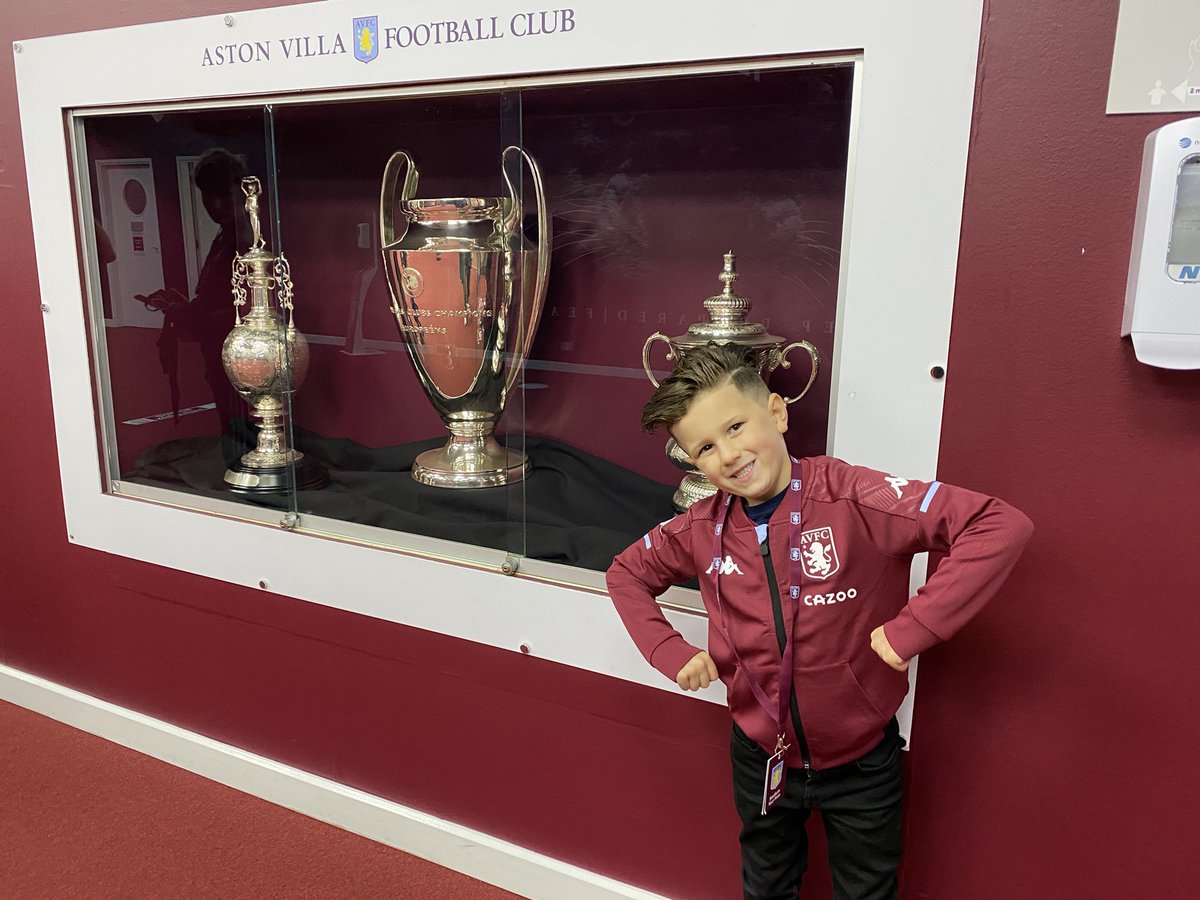IanDempseyTri's tweet photo. Great afternoon for wills 6th Birthday @AVFCOfficial 💙💜 https://t.co/I87tSI6OmZ
