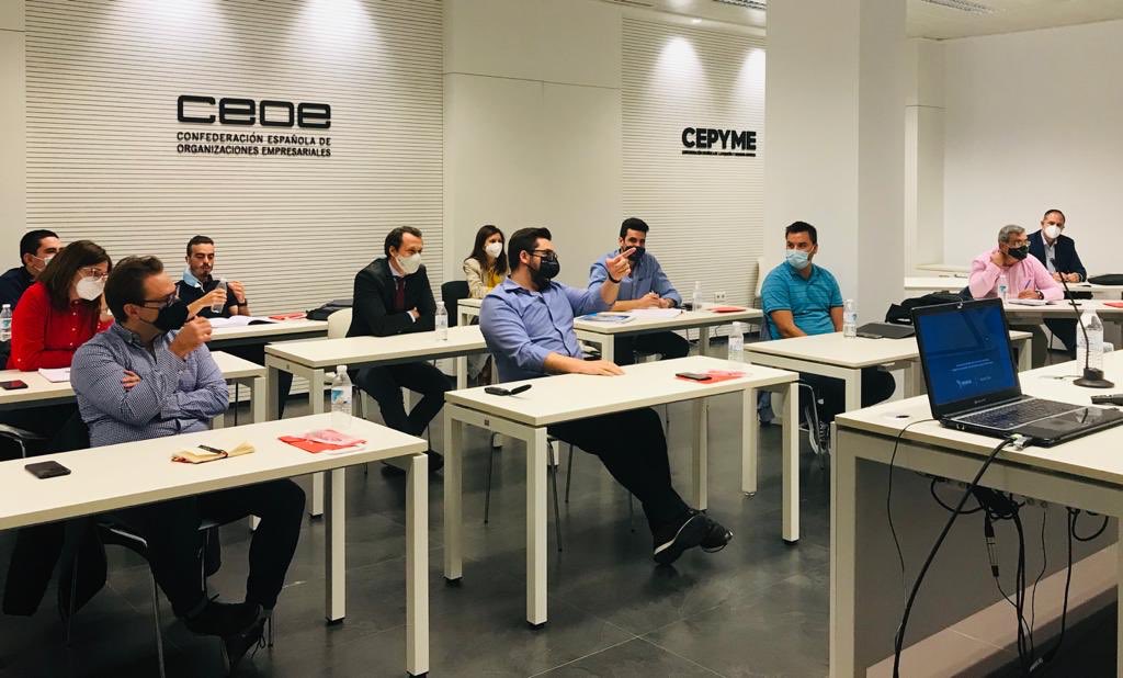 👥 Hoy comparto jornada con jóvenes empresarios de la provincia de Alicante en Operación Consolida de <a href="/Jovempa/">Jovempa Federación</a>. Valientes que, a pesar de la situación, apuestan por su territorio para crear una empresa, generar empleo de calidad y atraer talento. Gracias a <a href="/davidsgov/">David Santiago</a> y su #equipo