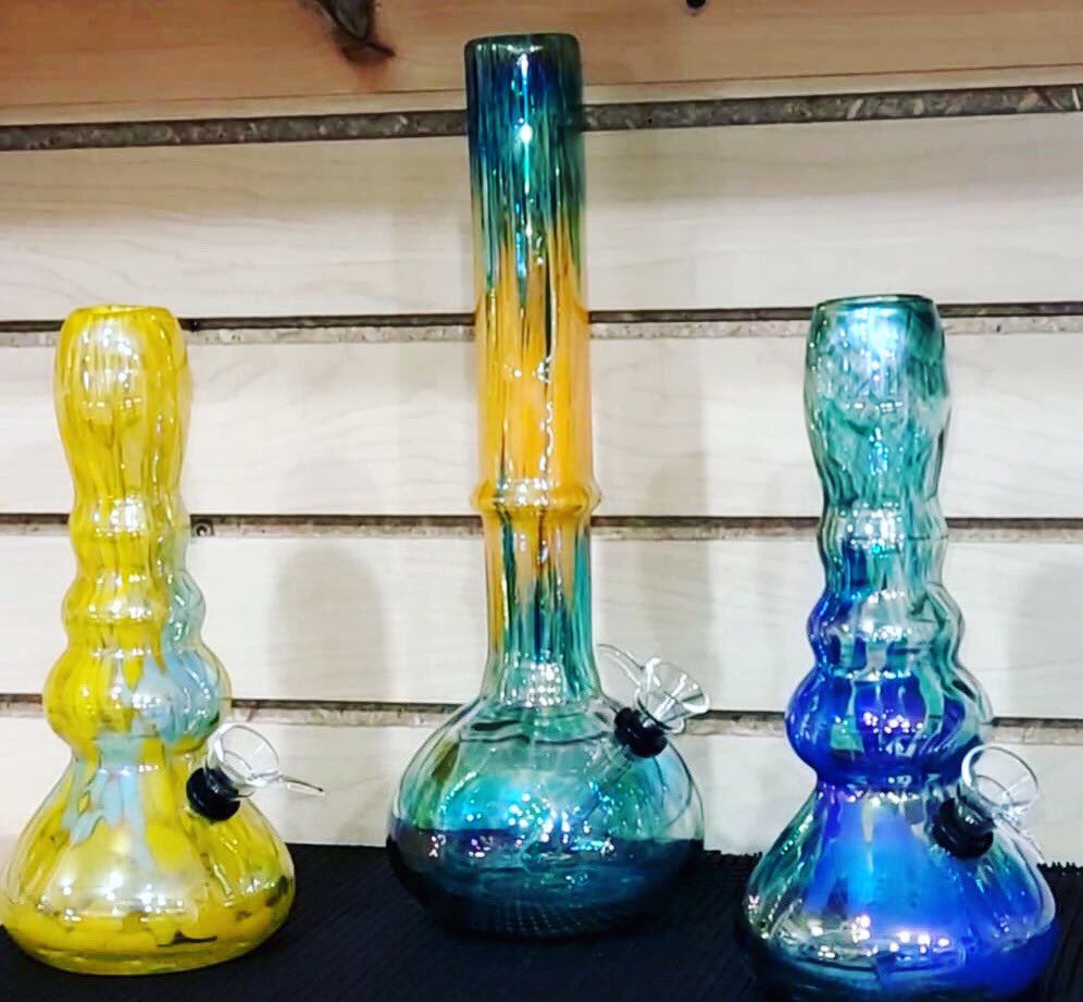 GetYoursStores's tweet image. Just got these GORGEOUS bongs in!!! We gotta know, which would you choose out of these 3? I'm digging the middle one 🤩

#newbongsalert #prettyglass #smokewithclass #beautiful #whichwouldyouchoose #wewantyourfeedback #wontlastlong #basicstyle #shoplocal #getyoursstores #route302