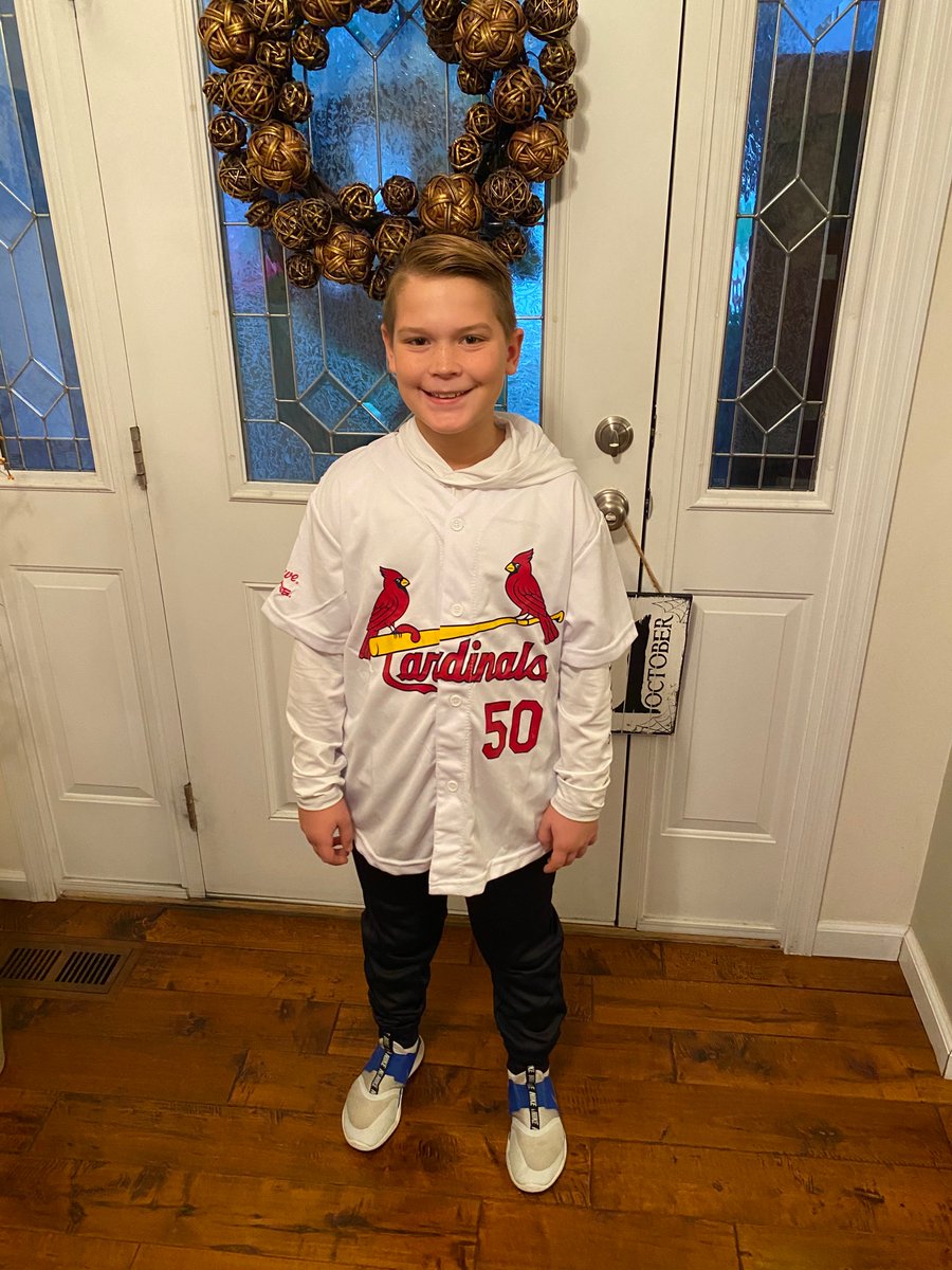 TrishaGrantham5's tweet photo. We have a Wolfpup Summer Reader in the house! Thank you Mrs. Maestas for the goodies and recognition for summer reading 📚 #lovetoread #Read #SpiritWeek #teamupagainstdrugs #cardsfan @ag_stl @btelibrary @BTEWolfPups https://t.co/IFB5YT2pPo