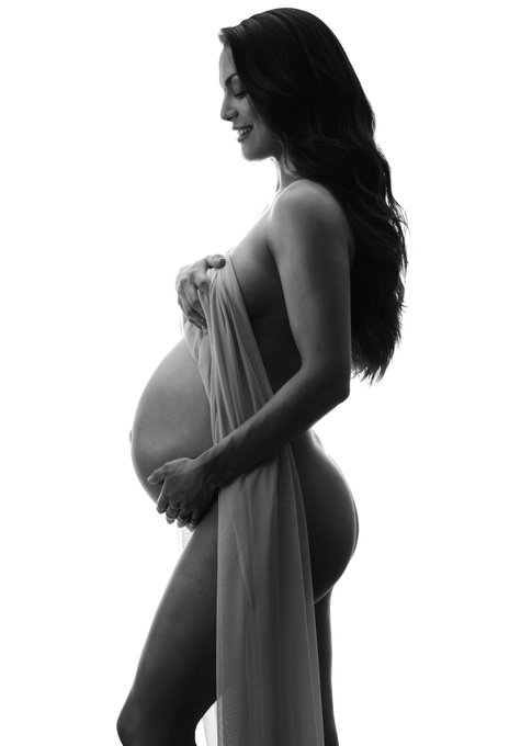It&rsquo;s the waiting game 💕🤰🏽🙌🏽 #37weeks #preggo #maternityphotography @itsamandalemon 📷💕 https://t.co/g<a href="/tag/37weeks"class="tags">#37weeks</a><a href="/tag/preggo"class="tags">#preggo</a><a href="/tag/maternityphotography"class="tags">#maternityphotography</a>