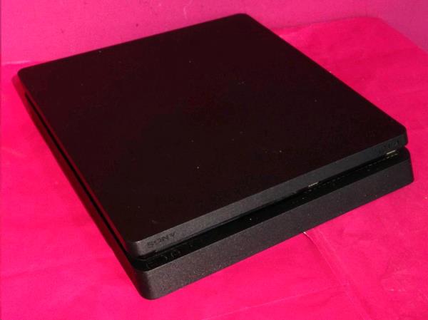 Nolotire's tweet photo. CONSOLA PS4 SLIM 1TB NEGRA CON CABLES SIN MANDO, por sólo 209,00 € en Nolotire Santiago de Compostela, este es el enlace a nuestra web... https://t.co/tThb2SZN2K https://t.co/SpuuoQVrxT