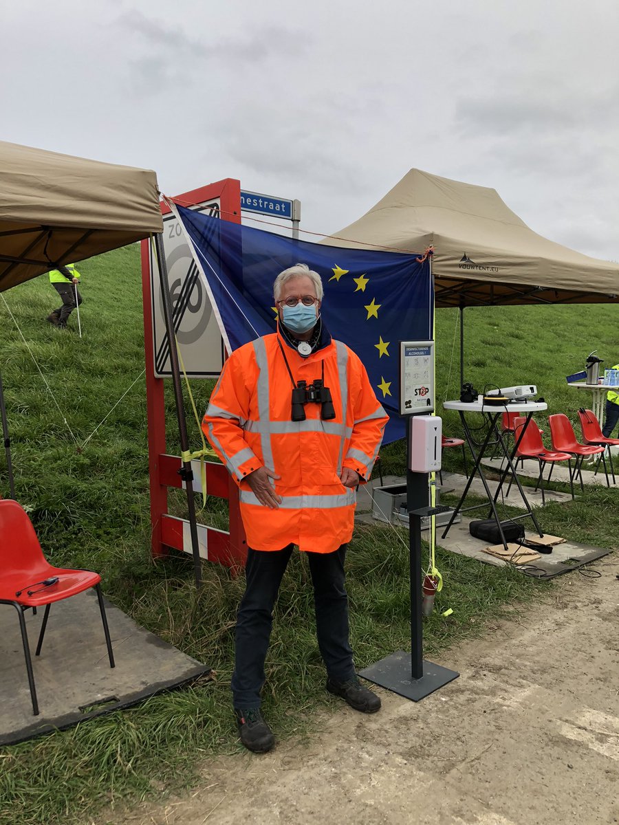 Werkbezoek aan een unieke Europese samenwerking. Letterlijk op de grens van Vlaanderen en Zeeuws-Vlaanderen. Check: polder2cs.eu. Waar onderzoek wordt gedaan aan de veiligheid van dijken. Dank aan <a href="/STOWAwater/">STOWA</a>, het Vlaamse Waterbouwkundig Laboratorium en <a href="/Defensie/">Ministerie van Defensie</a> 👍🏼