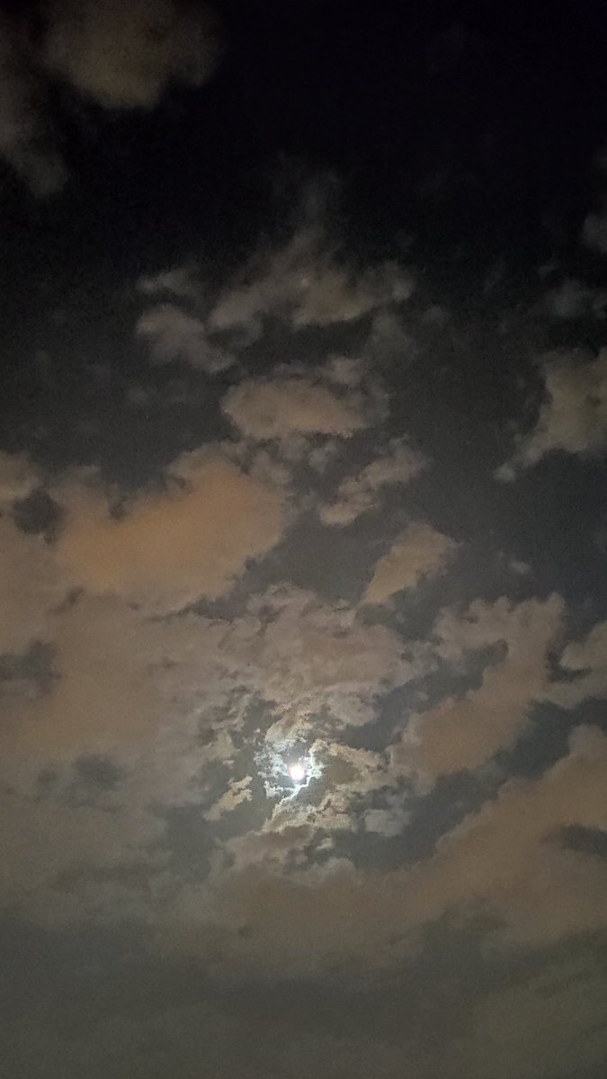 nitspetel's tweet photo. @t_Hrice הצלחתי לצלם תמונה סבירה של הירח https://t.co/55C7bI5rig
