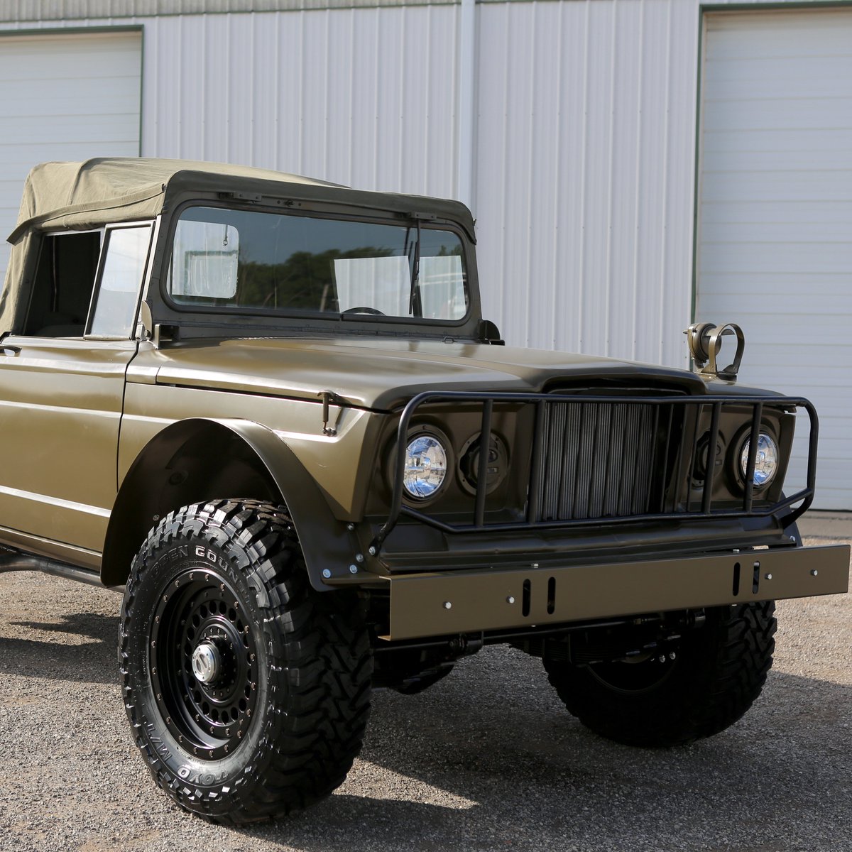 DiscovTurboTV's tweet image. A Vietnam-era Jeep gets pressed back into service! Watch a NEW episode of Garage Squad TONIGHT at 9/8c on MotorTrend! 

Stream NOW with the @MotorTrendApp! 
➡️ bit.ly/34107ne

#GarageSquad #MotorTrend