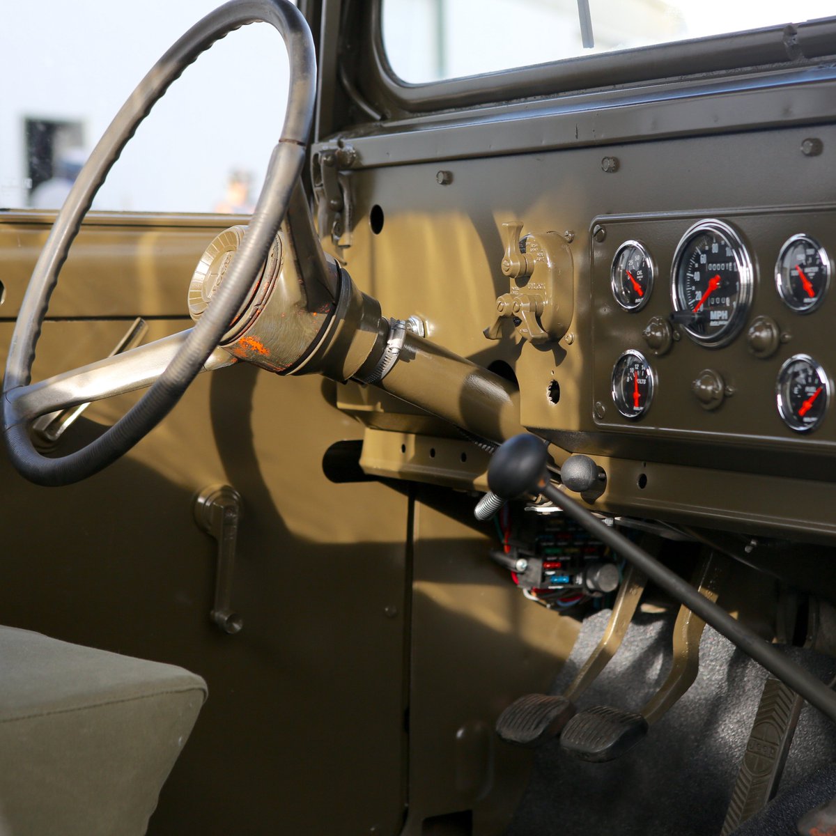 DiscovTurboTV's tweet image. A Vietnam-era Jeep gets pressed back into service! Watch a NEW episode of Garage Squad TONIGHT at 9/8c on MotorTrend! 

Stream NOW with the @MotorTrendApp! 
➡️ bit.ly/34107ne

#GarageSquad #MotorTrend