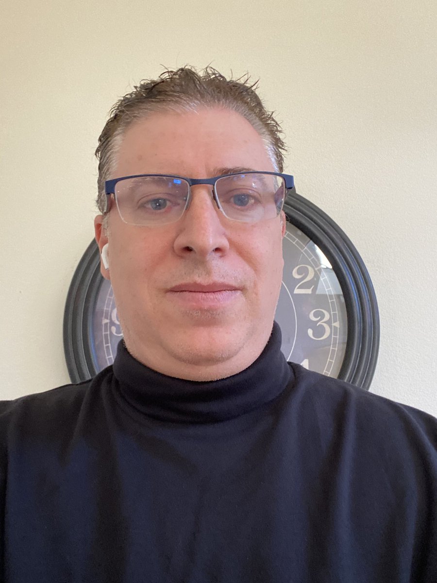 ronenschwartz's tweet photo. @NetAppInsight getting ready for the mega session on #cloud #storage - if you want to see me with a turtleneck black shirt or more important learn on the new #CloudVolume Platform join now https://t.co/WzOR66OmXk