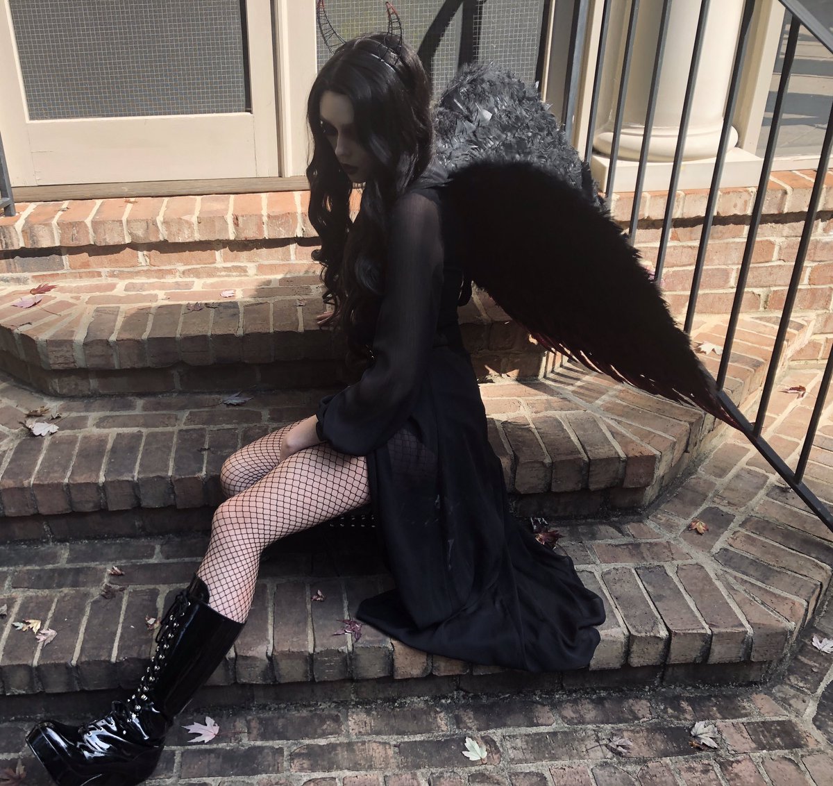 DarkAngelAndie's tweet photo. It’s a spooky #DarkAngelBeauty #Halloween #Halloween2020 https://t.co/6up8ZCE9DV