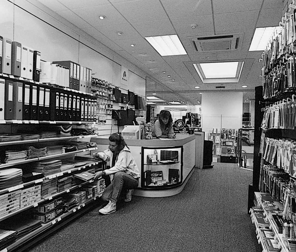 morplan_ltd's tweet photo. 175 YEARS OF MORPLAN π°οΈ In the early 1990's our stores underwent a drastic transformation, introducing a number of products that we hadn't traditionally sold. The images shown depict our London store shortly after its renovation. #morplan #history #london #175yearsofmorplan https://t.co/kyYD1p9fl1
