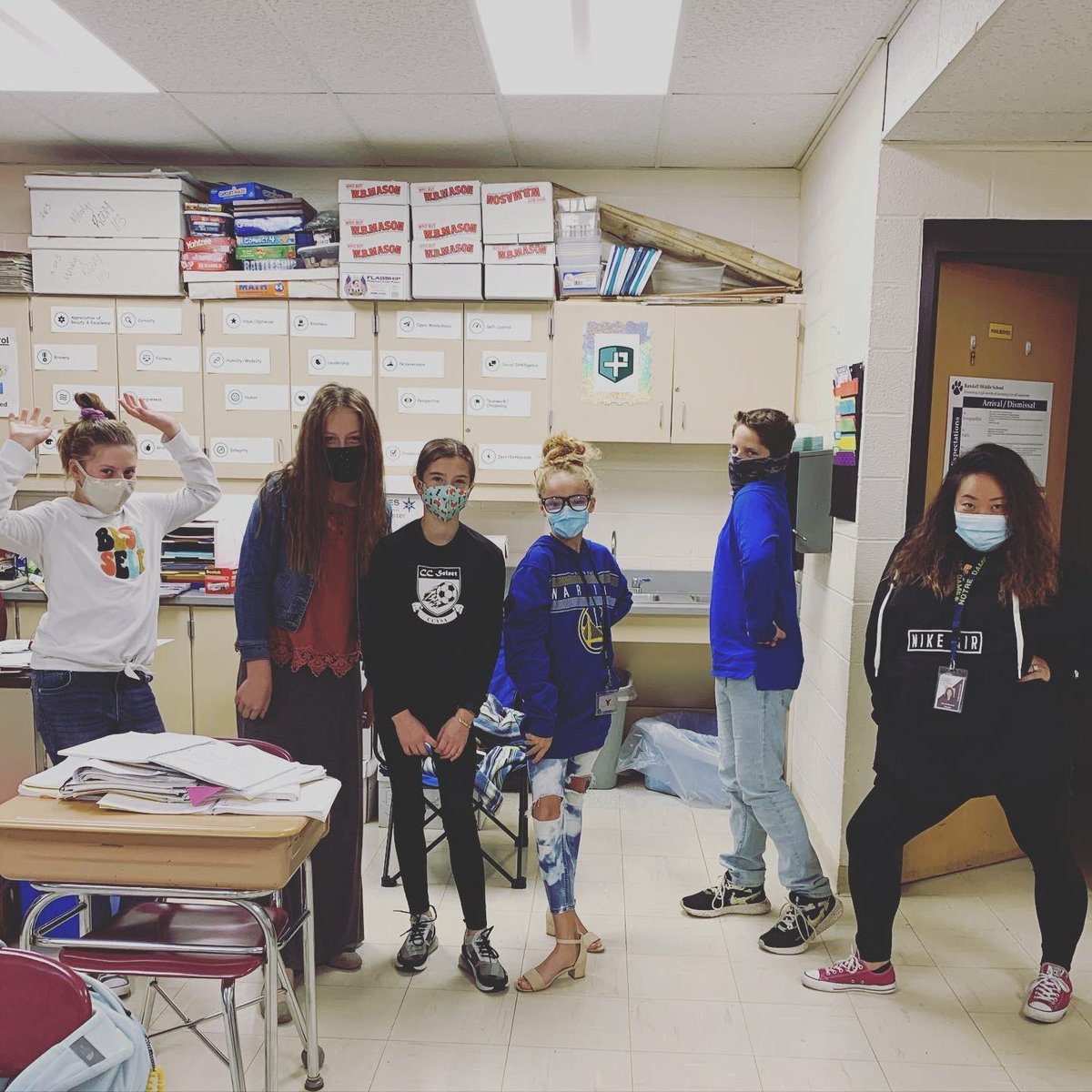 MissRutkowski5's tweet photo. It’s Opposite Day! Students dress like teachers, teachers dress like students.  I’m always so impressed what the kiddos come up with!  @cecsdistrict @CECSD_Randall  #oppositeday #wearecortland #purpletigers https://t.co/OJHjXamKj4