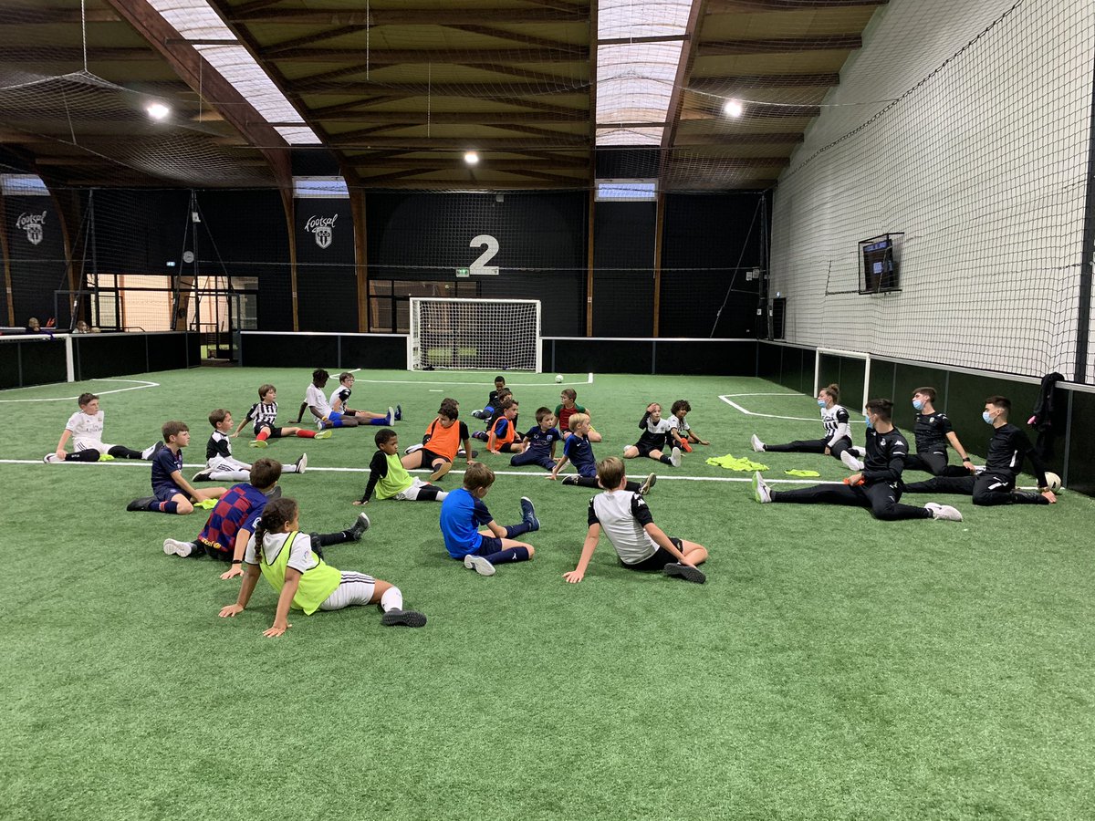 SCOFootsal's tweet photo. #StageAngersSCO 📸📸📸
Plaisir, partage et bonne humeur 🔥 !
A demain 😉 https://t.co/Jos0Cur8Gz