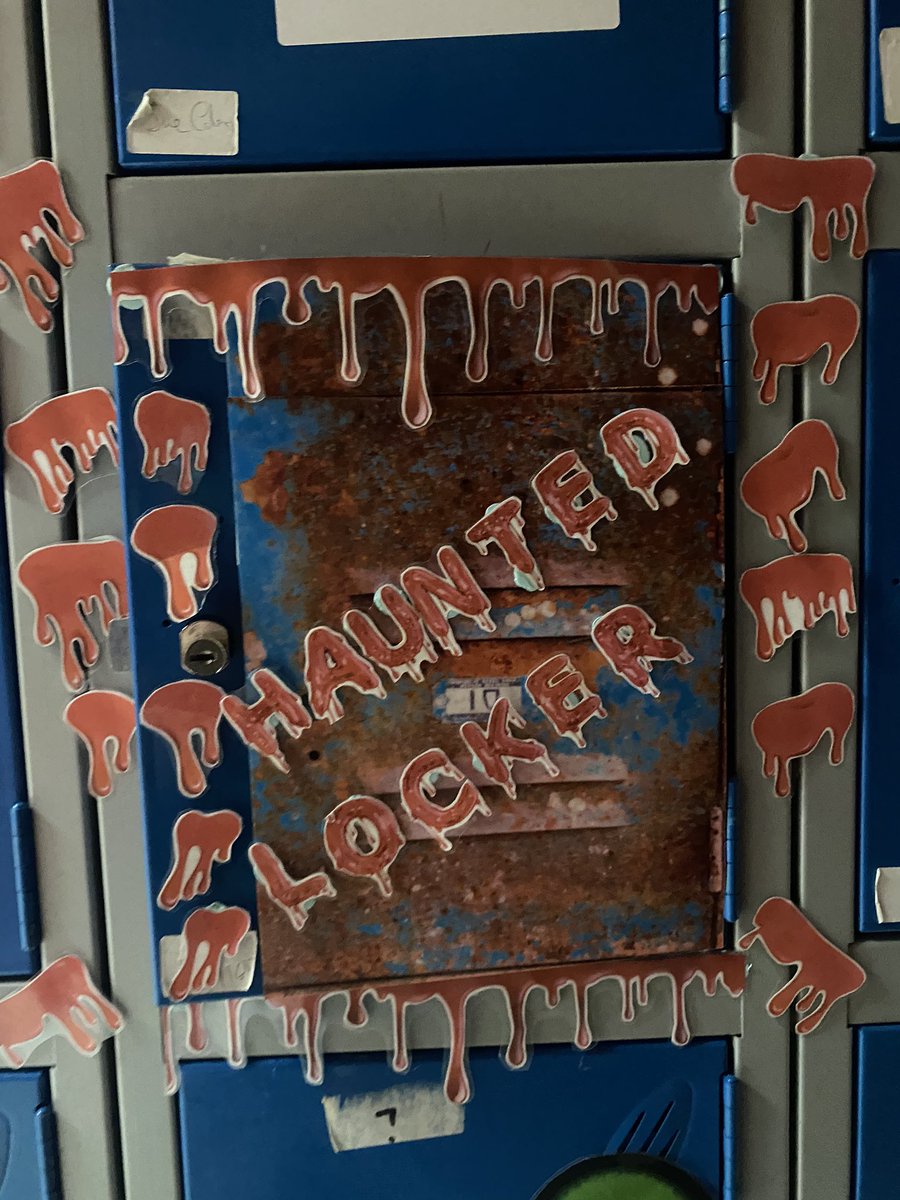 #halloweenweek #halloween #uclh #nhs #t08 #tgr8 #infectiousdiseaseward Who is brave enough on the ward to peer inside this locker??? 🎃👻🌈 it’s something to create #joyatwork for staff 🌈