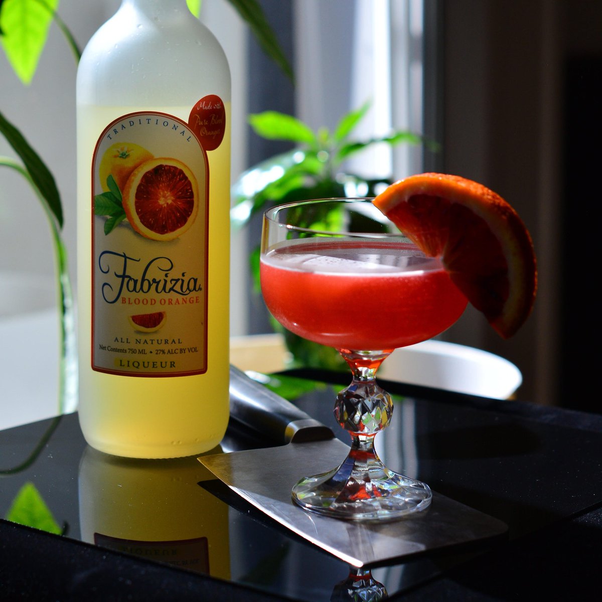 'The Bloody Butcher' 🎃 🔪 
-
1 oz Fabrizia's Blood Orange Liqueur
1 oz Tequila
.5 oz Mezcal
.5 oz Campari
2 dash Chocolate Bitters
-
Shake all ingredients with plenty of ice. Strain into a coupe glass. Garnish with a blood orange slice. 

#limoncello #cocktail